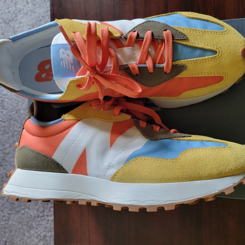 New Balance 327 (Like New)